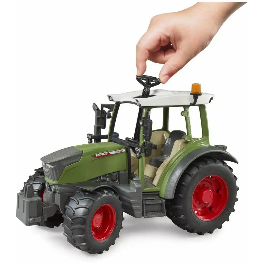 bruder Traktor Fendt Vario 211 grün 1:16